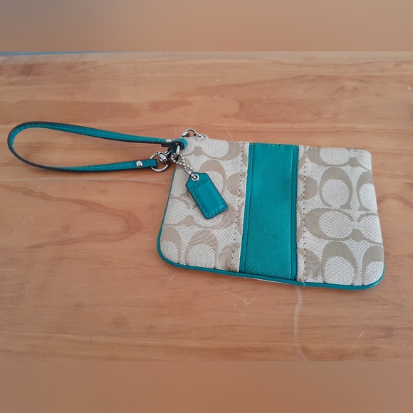 COACH Corner Zip Wristlet In Signature Canvas Light Khaki Chalk with Green - Picture 10 of 10